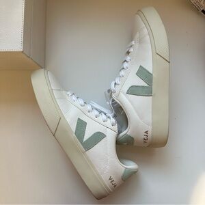 VEJA SNEAKERS!